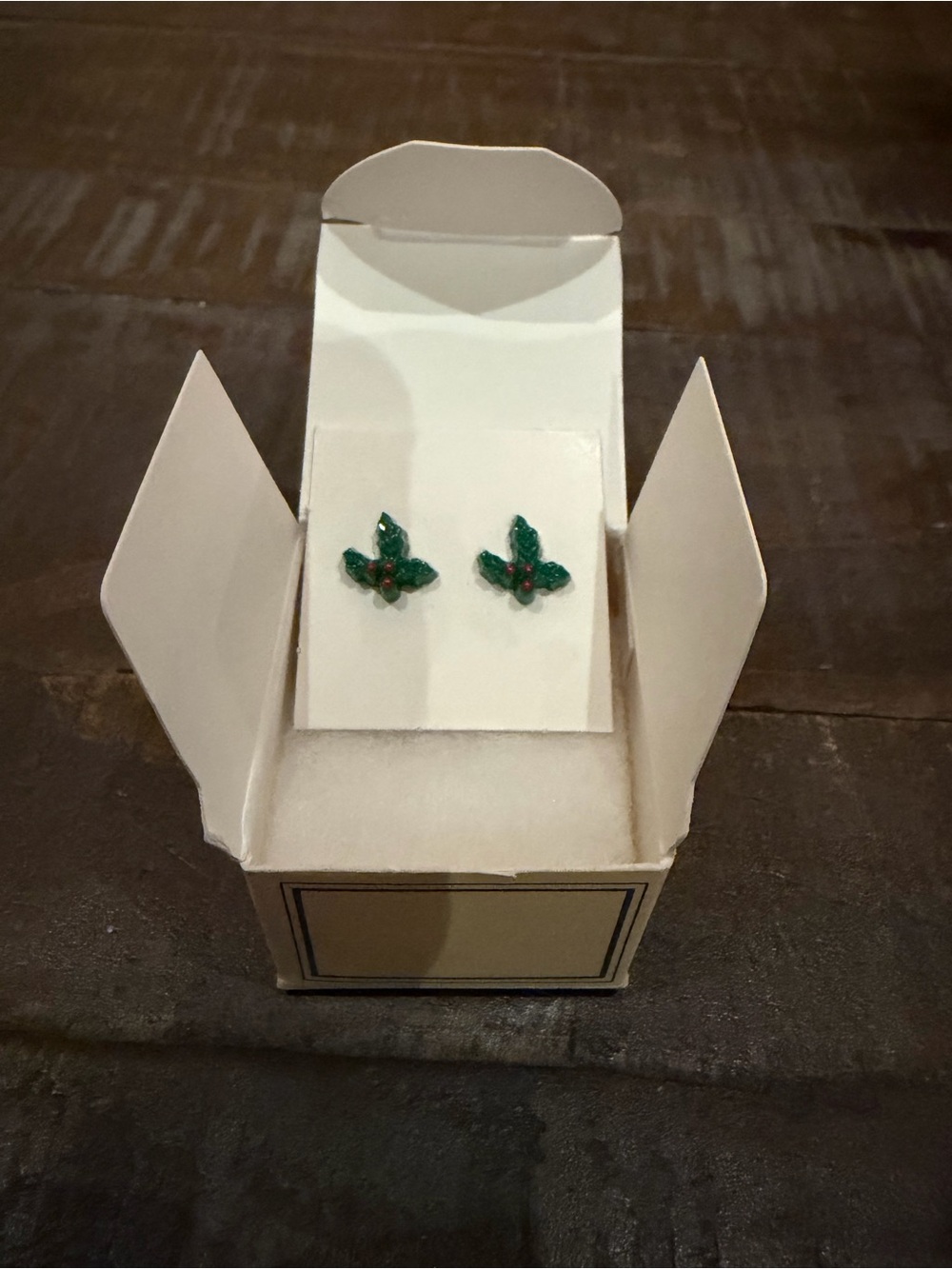 NIB Vintage Avon Holly Leaf & Berry Pierced Stud Earrings